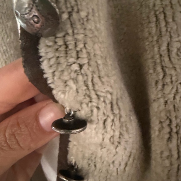 Elegant Beige Button-Up Blazer - Picture 5 of 6